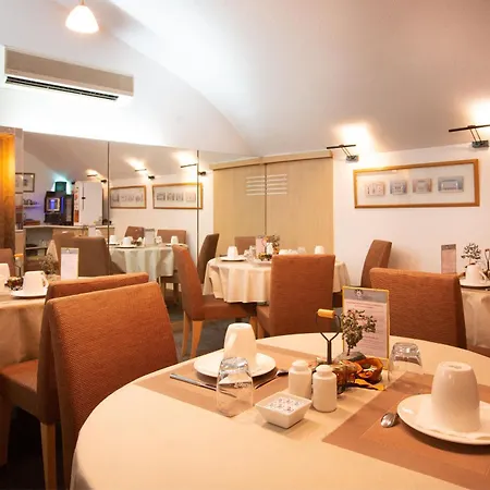 Pavillon Bastille Отель Париж