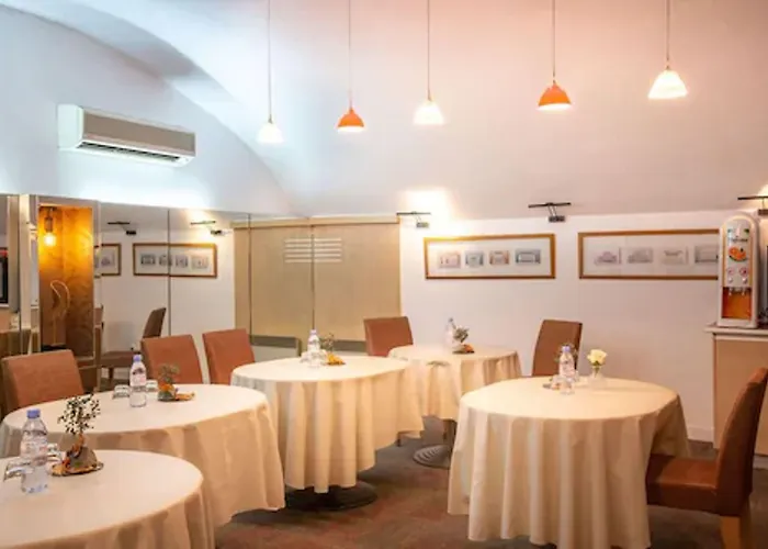 Pavillon Bastille Hotel 3*